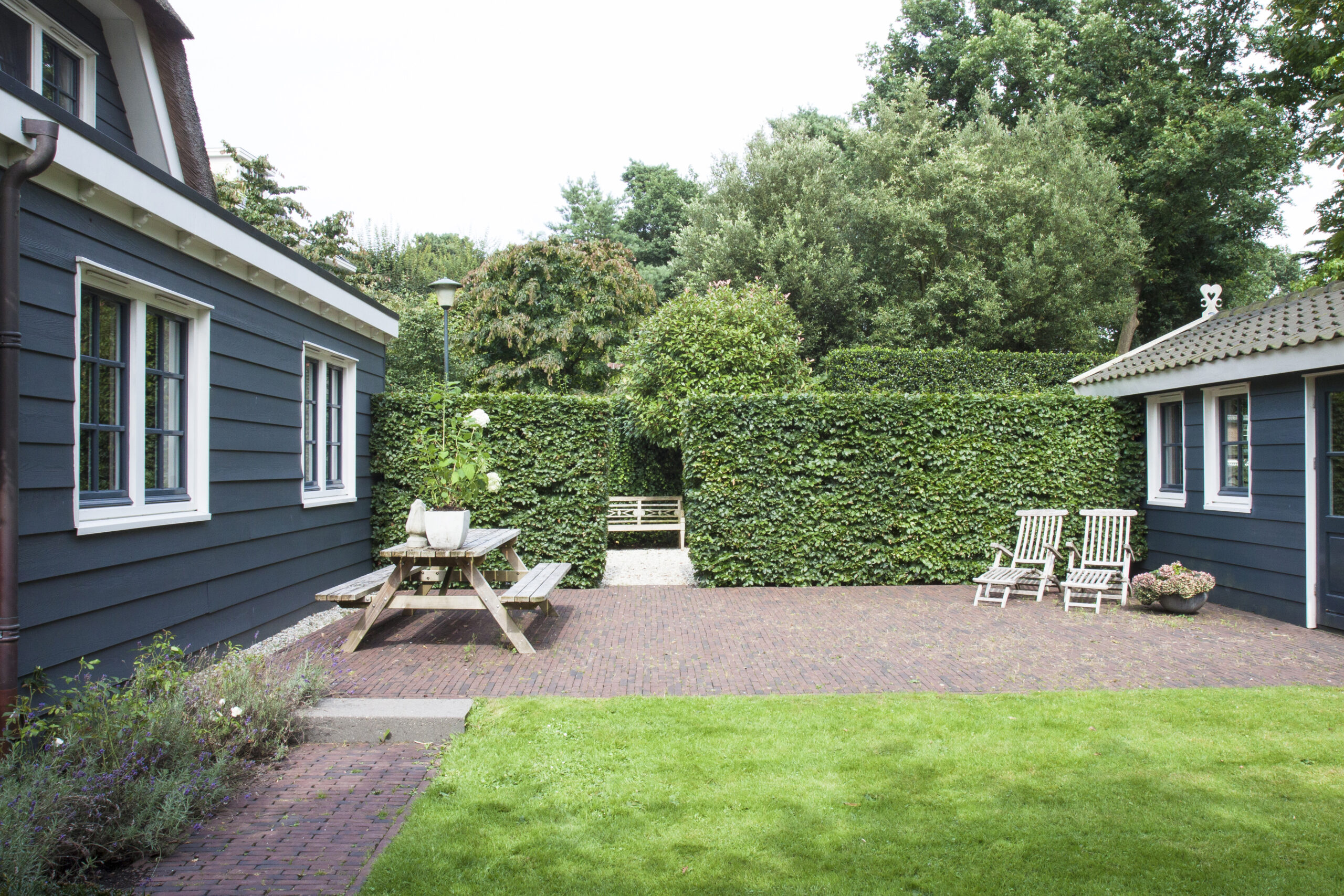 Bergweg terras van uniek nieuwbouwhuis in gooi en omstreken